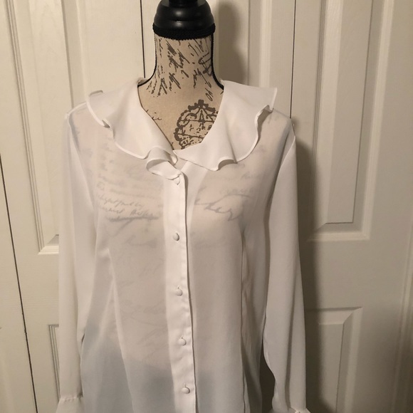 Flowing & Feminine Blouse Beautiful w/ a Suit - Picture 2 of 5